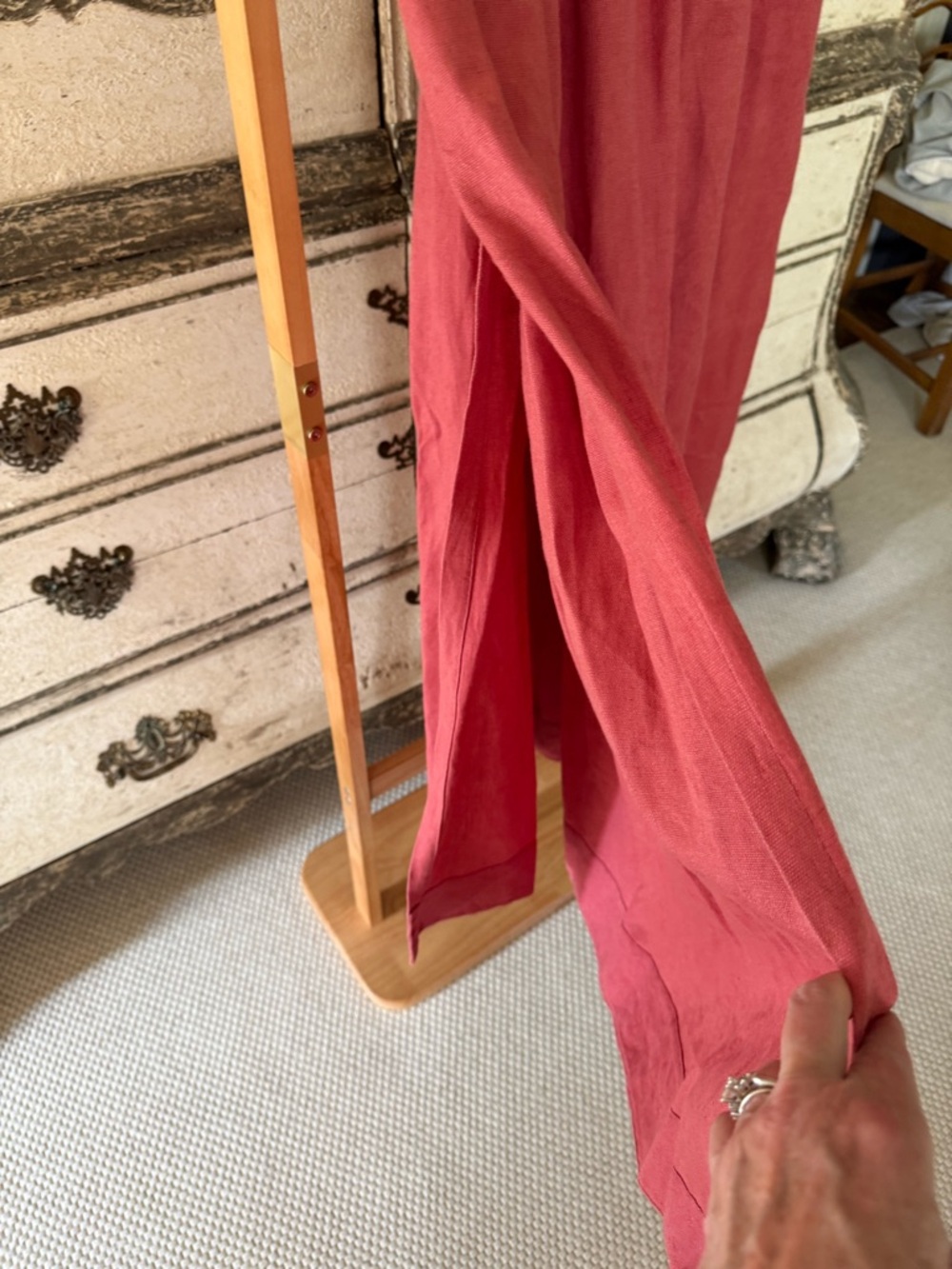 Matteau Women’s long Elastic-Waist Midi Linen Skirt in Dusty Rose - Picture 4 of 7